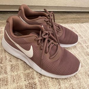 Mauve Nike Tanjun Sneaker